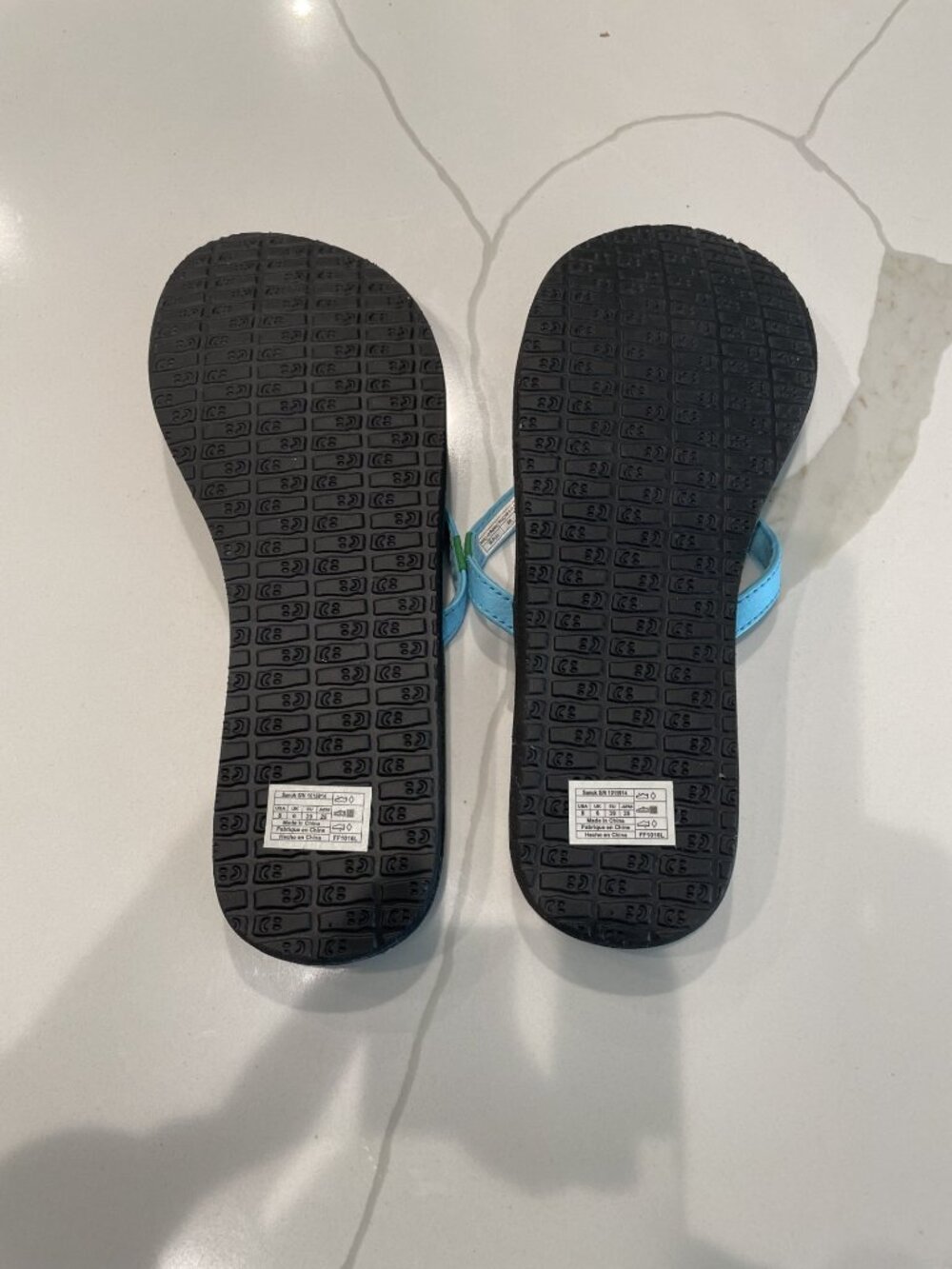 Sanuk Turquoise Blue Simple Minimal Flip Flops, Sandals, or Slides - Size 8 - Picture 3 of 3